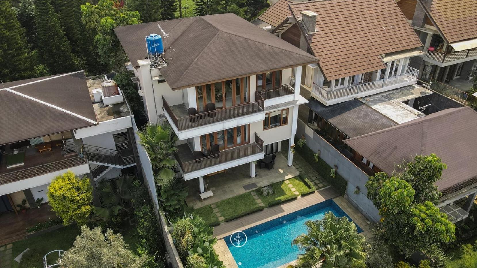 Morning Glory Mountain View 4 Bedrooms With A Private Swimming Pool Bandung