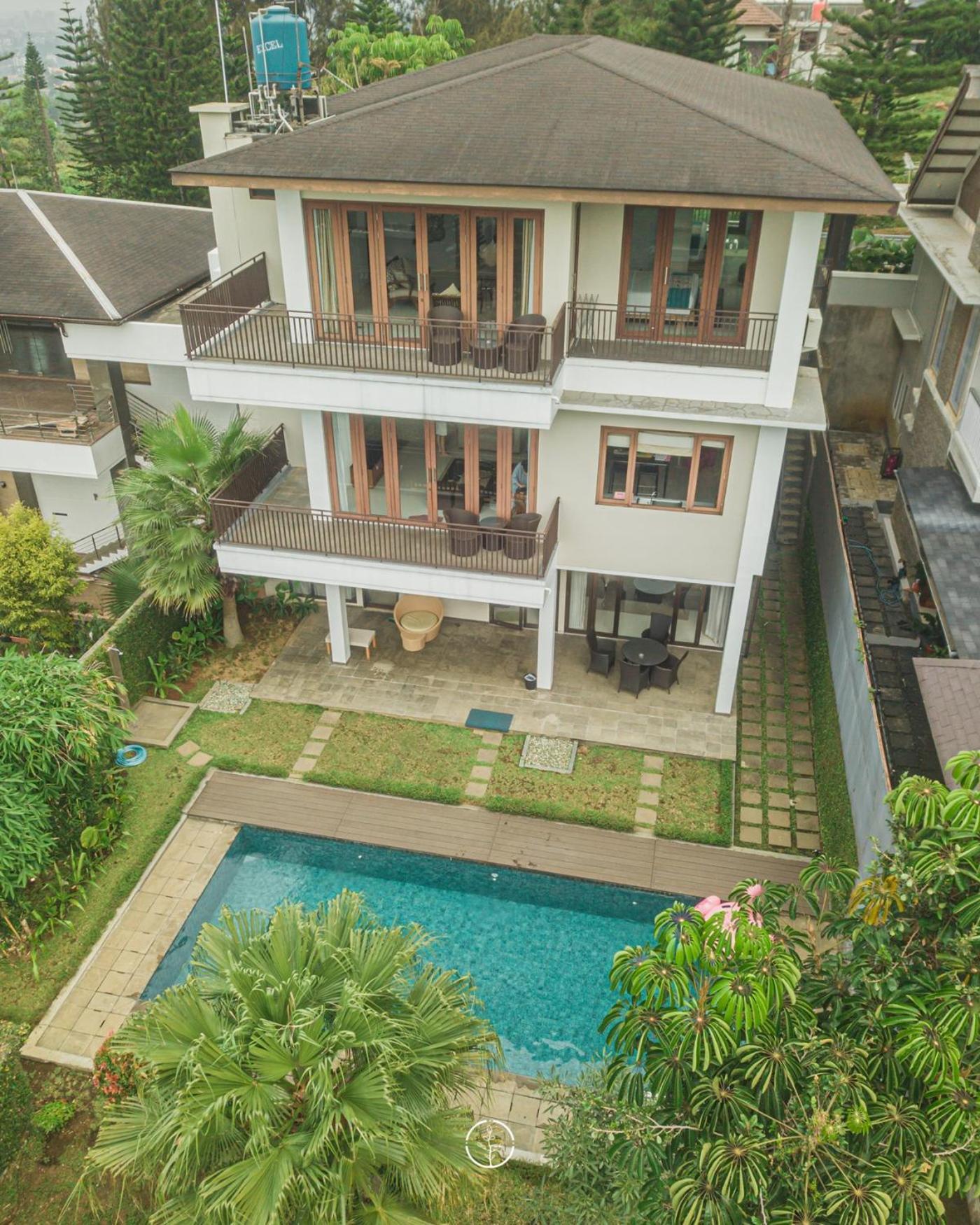 Morning Glory Mountain View 4 Bedrooms With A Private Swimming Pool * Bandung